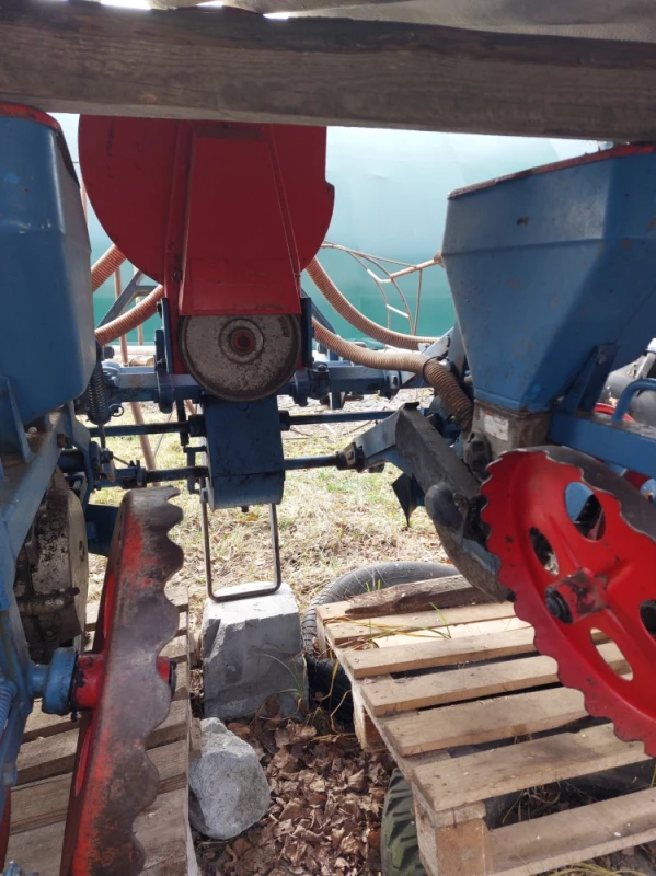 Siewnik do kukurydzy Monosem - bardzo dobry stan - gotowy do pracy - likwidacja gospodarstwa