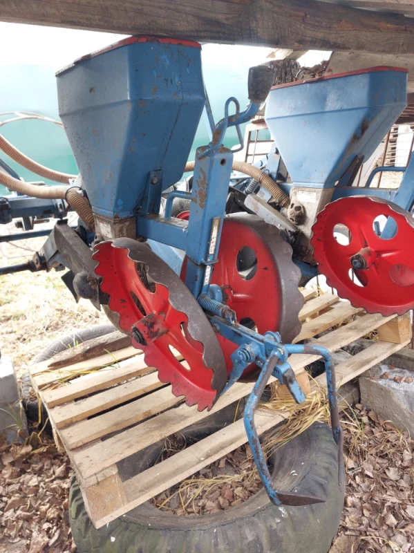 Siewnik do kukurydzy Monosem - bardzo dobry stan - gotowy do pracy - likwidacja gospodarstwa