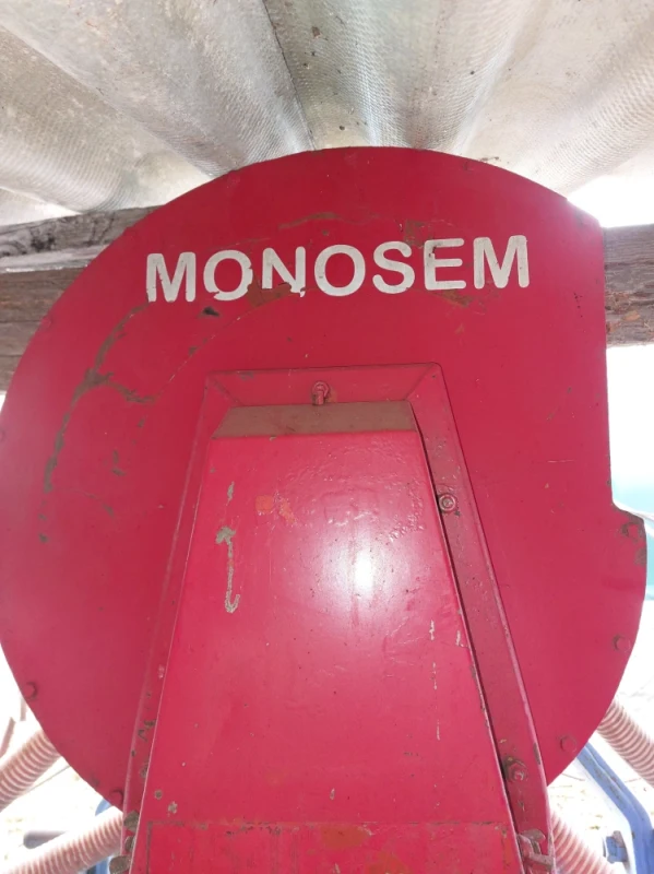 Siewnik do kukurydzy Monosem - bardzo dobry stan - gotowy do pracy - likwidacja gospodarstwa