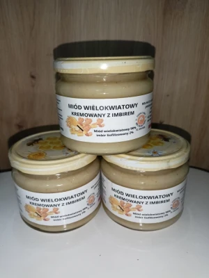 Miody kremowane z owocami liofilizowanymi lub przyprawami korzennymi