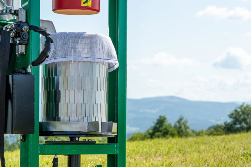 Maszyna do produkcji soku z owoców lub warzyw