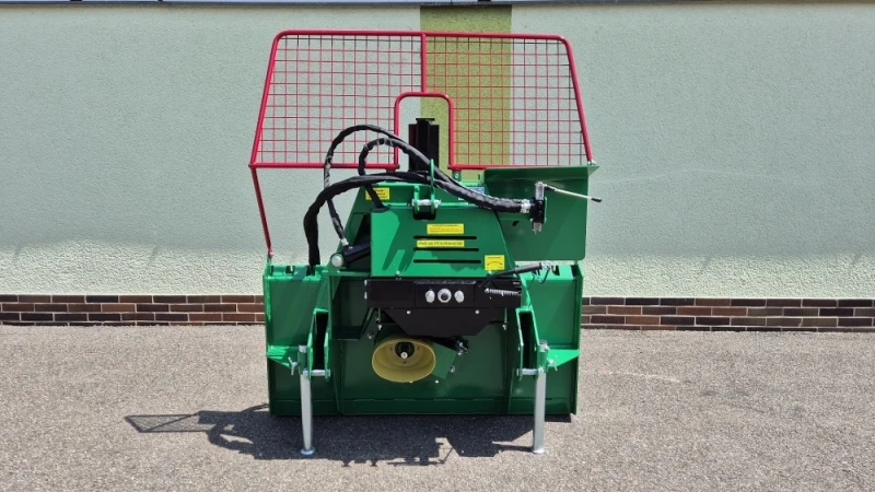 Wyciągarka leśna o sile uciągu 7500 kg.