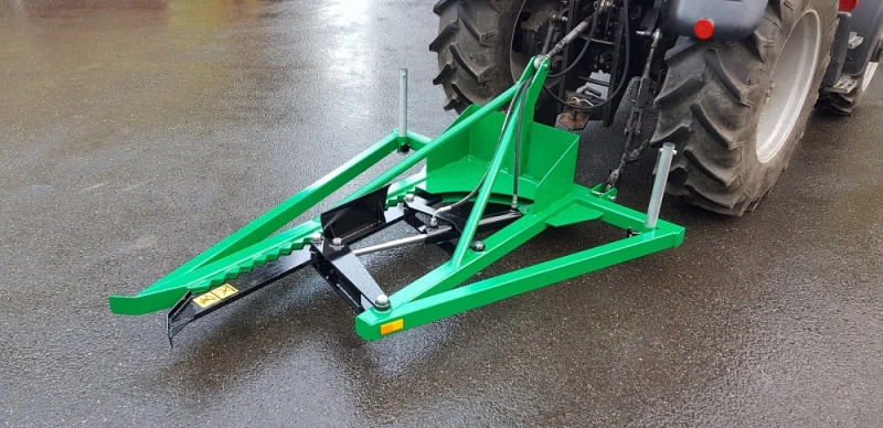 Ciągnikowa maszyna do usuwania niechcianych krzaków i małych drzewek