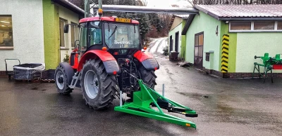 Ciągnikowa maszyna do usuwania niechcianych krzaków i małych drzewek