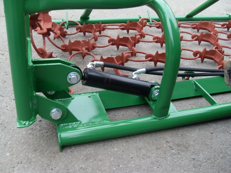 Brony łąkowe rozkładane hydraulicznie o szerokości roboczej 5 metrów