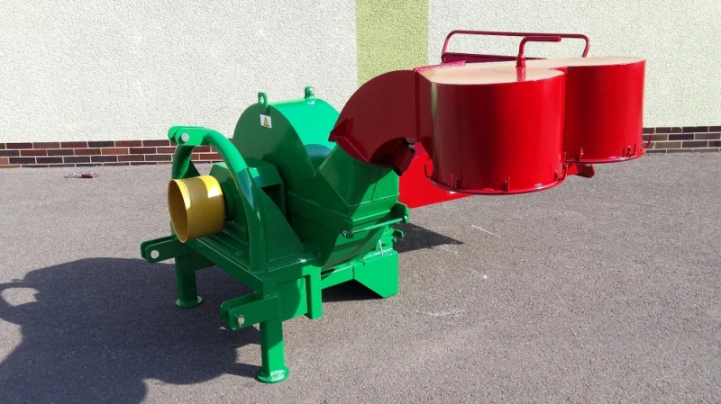 Kruszarka ślimakowa, rębak ślimakowy na wejściu  15 cm, na wyjściu 9 - 10 cm